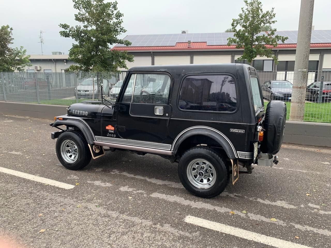 Jeep CJ-7 Laredo