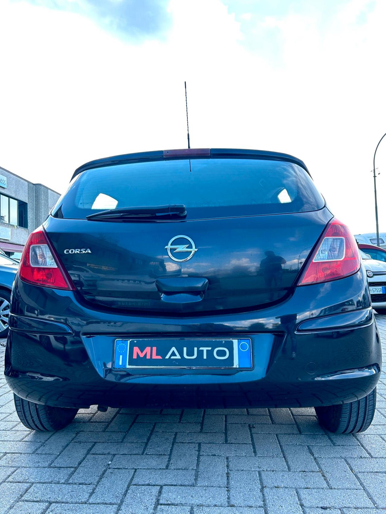 Opel Corsa 1.2 5 porte Cosmo - OK NEOPATENTATI