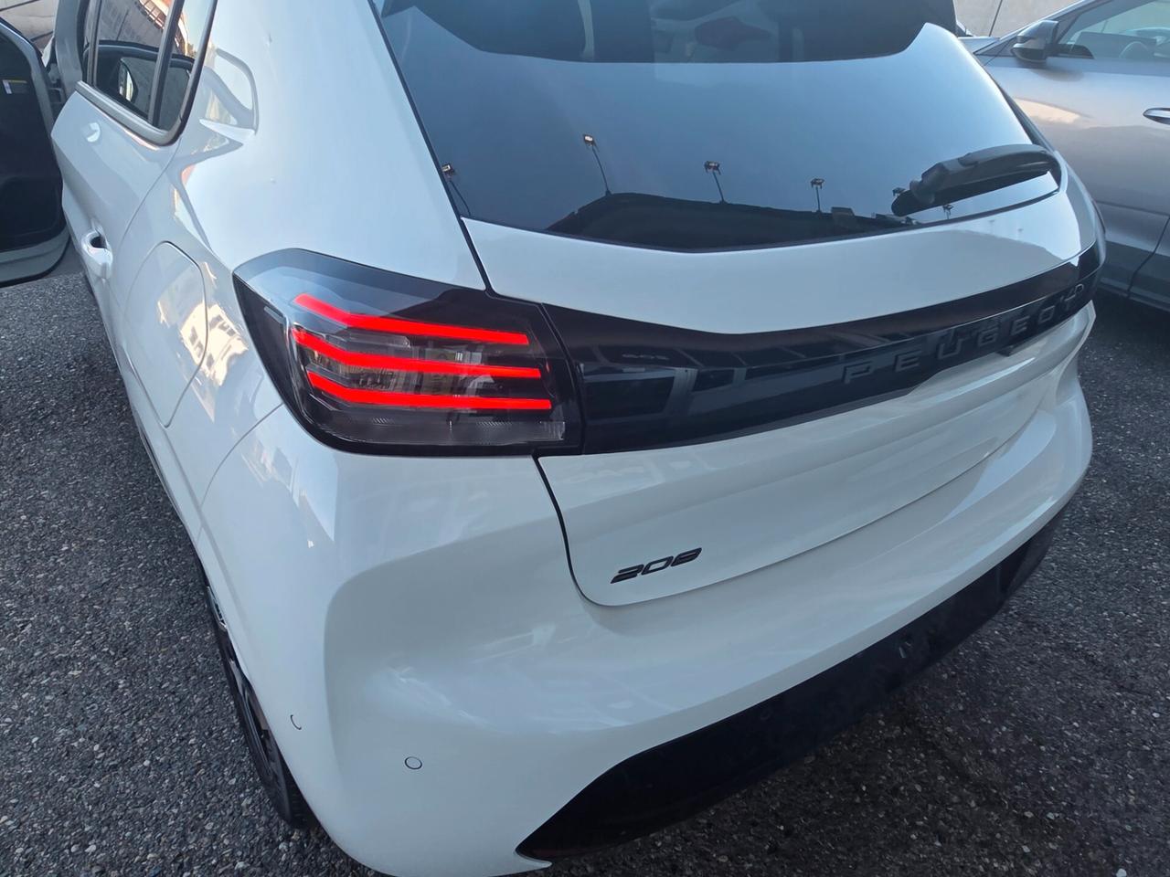Peugeot 208 KM0 ALLURE 100 CV CON CAMERA 360° E NAVIGATORE NESSUN OBBLIGO FINANZIARIO !
