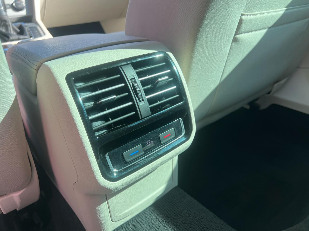 Volkswagen Passat station Wagon 1.6 TDI Automatica