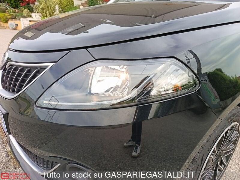 Lancia Ypsilon 1.0 FireFly 5 porte S&S Hybrid Silver