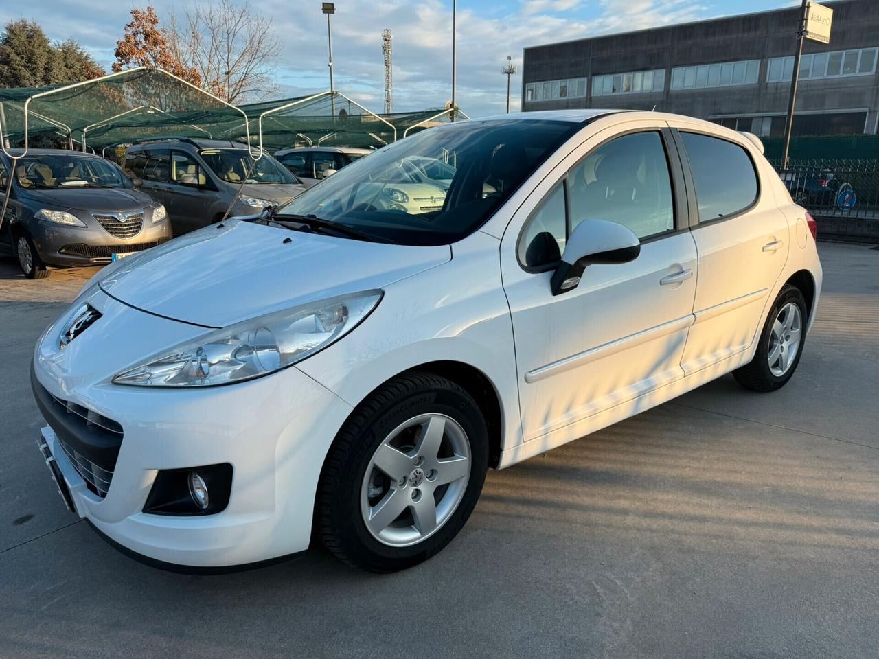 Peugeot 207 5p 1.4 95 CV 74.900 KM