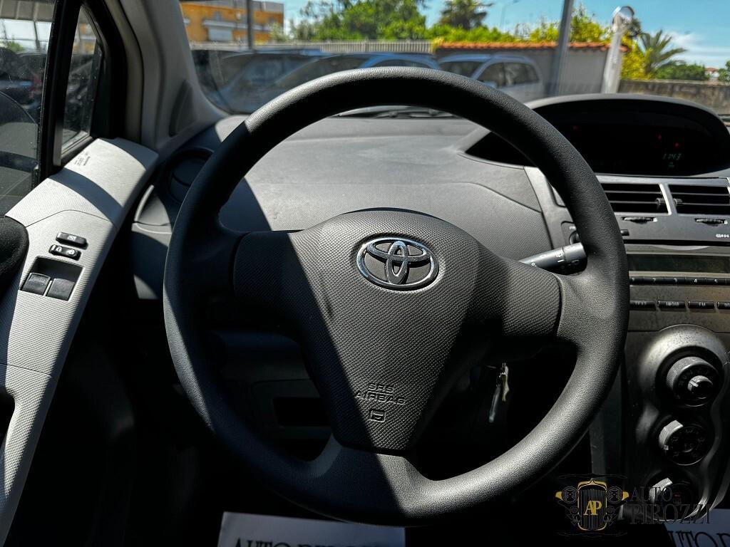TOYOTA YARIS 1.0 BENZINA ANNO 2011 CON 130000Km