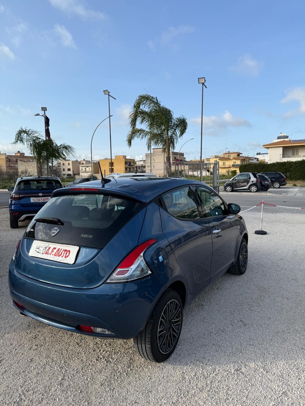 Lancia Ypsilon 1.0 FireFly 5 porte S&S Hybryd Gold