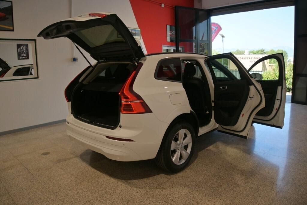 VOLVO XC60 2.0D 197CV B4 (D) AUTOMATIC AWD MOMENTUM ( FARI LED - COCKPIT - CRUISE - PDC - TELECAMERA POST. - CERCHI 18 )