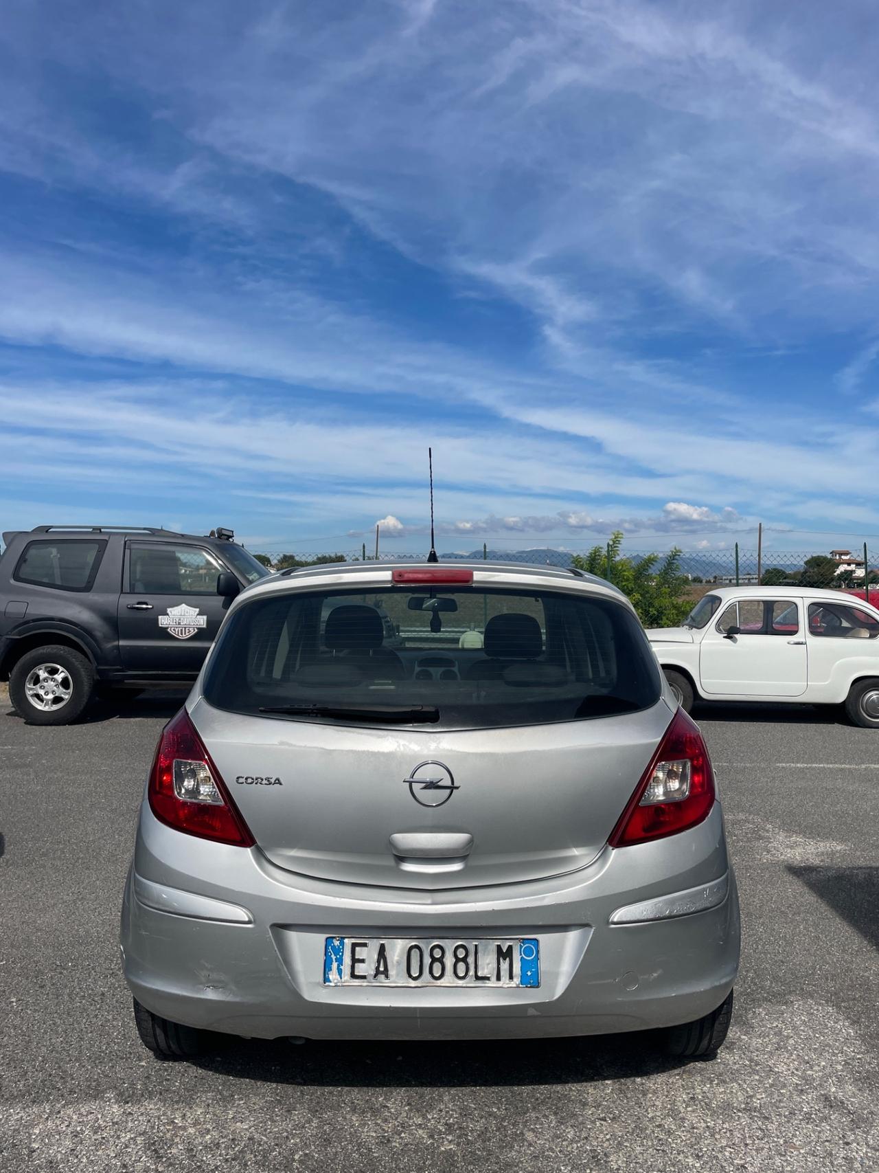 Opel Corsa 1.2 5 porte Cosmo