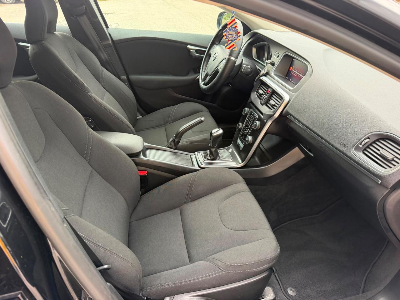 Volvo V40 2.0 diesel 2019 D2 R-design