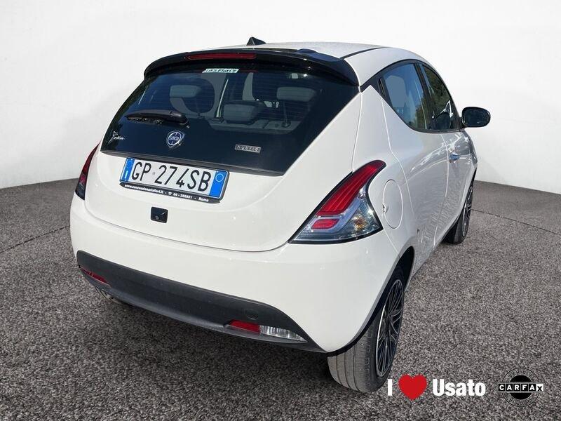 Lancia Ypsilon NUOVA My23 1.0 Firefly 70 CvStart&Stop Hybrid Gold