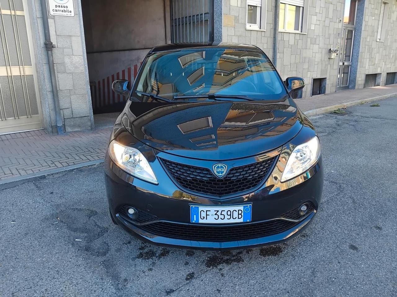 Lancia Ypsilon 1.0 FireFly 5 porte S&S Hybrid Ecochic Silver