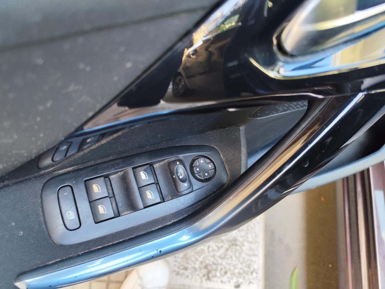 Peugeot 208 1.4 HDi 68CV ALLURE NAVI