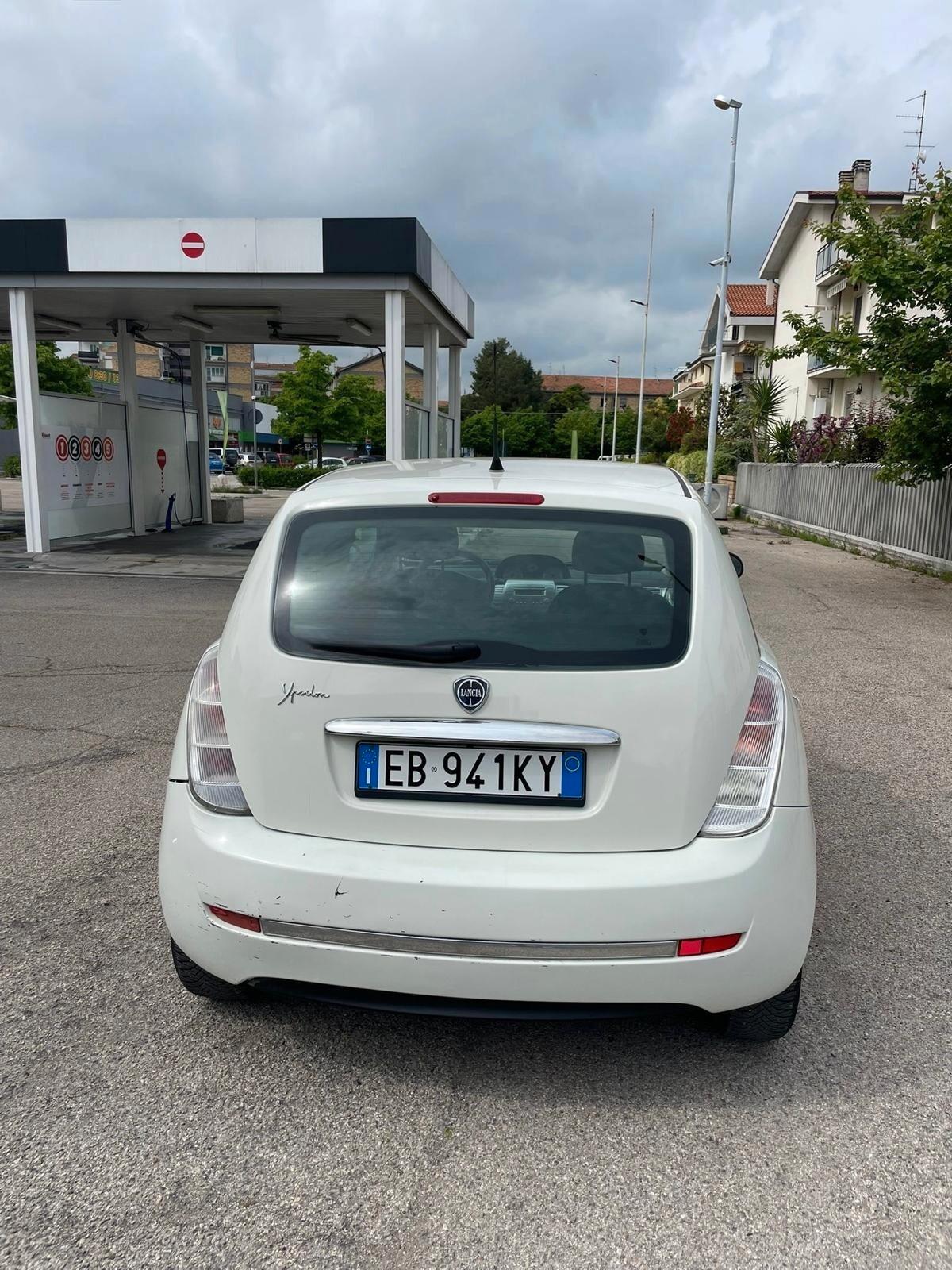 Lancia Ypsilon 1.2 69 CV Unyca