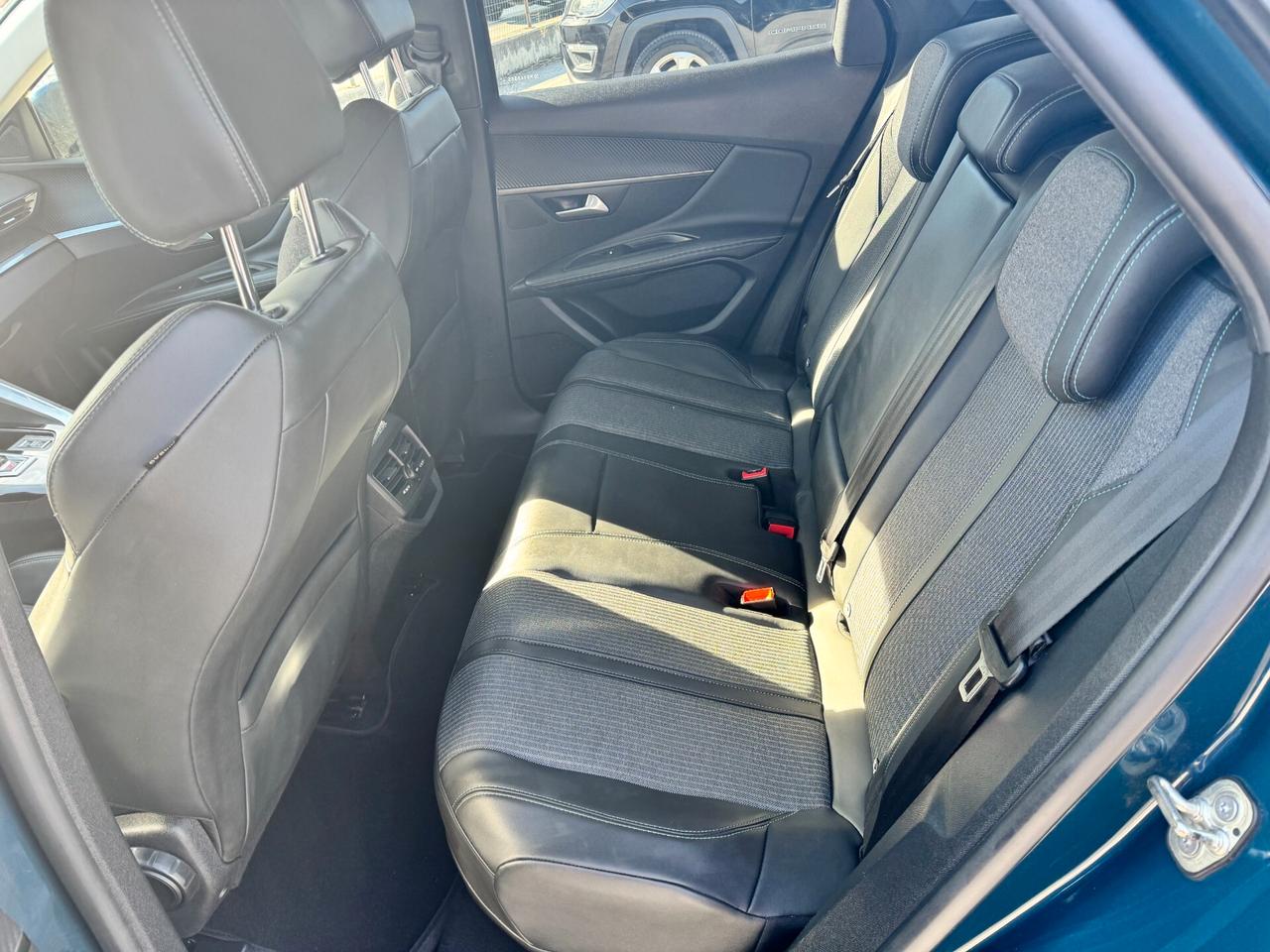 Peugeot 3008 Hybrid 225 e-EAT8 Allure