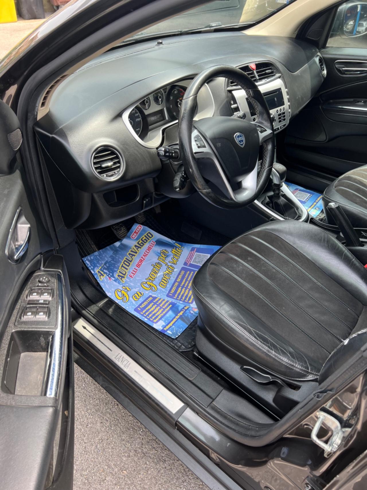 Lancia Delta 1.6 MJT DPF 105 CV Silver