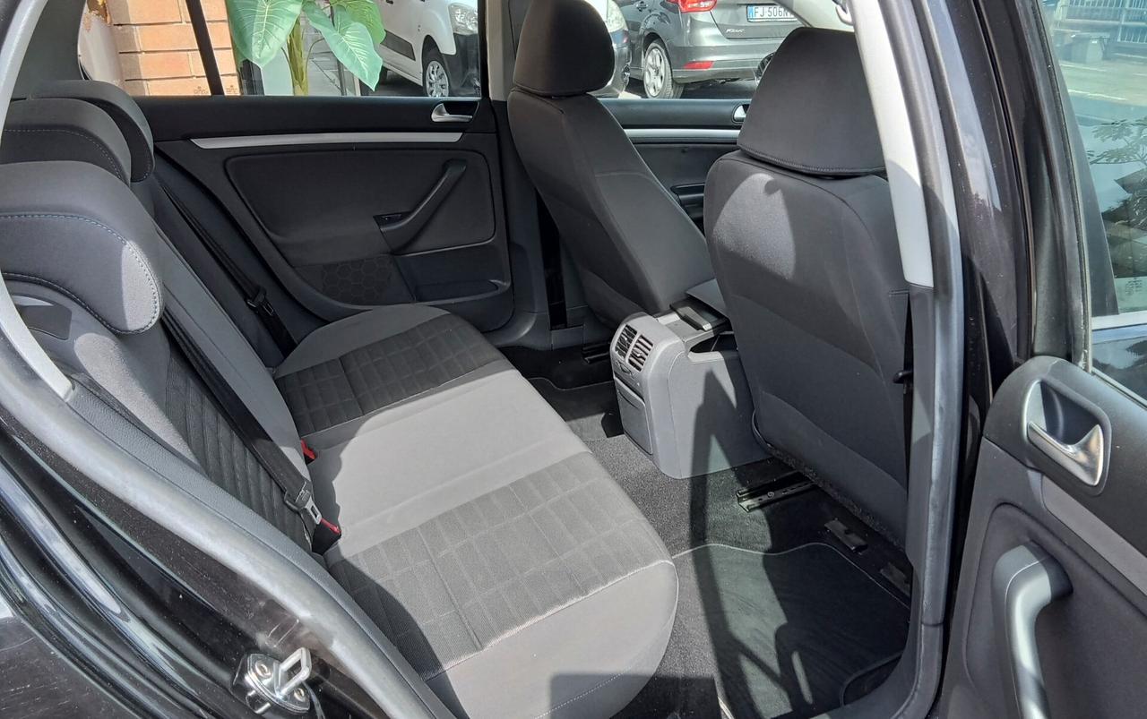 Volkswagen Golf 1.6 16V FSI 5p. Comfortline