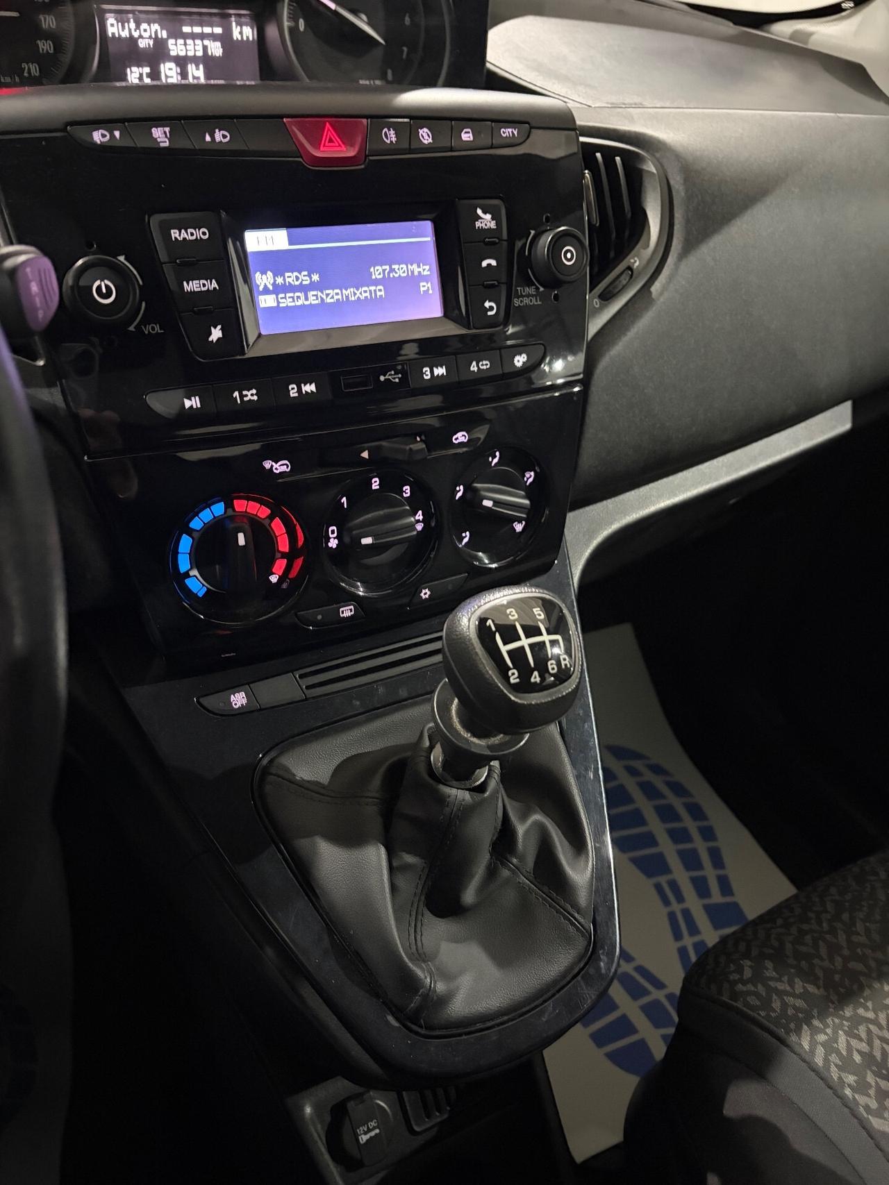 Lancia Ypsilon 1.0 Firefly hybrid