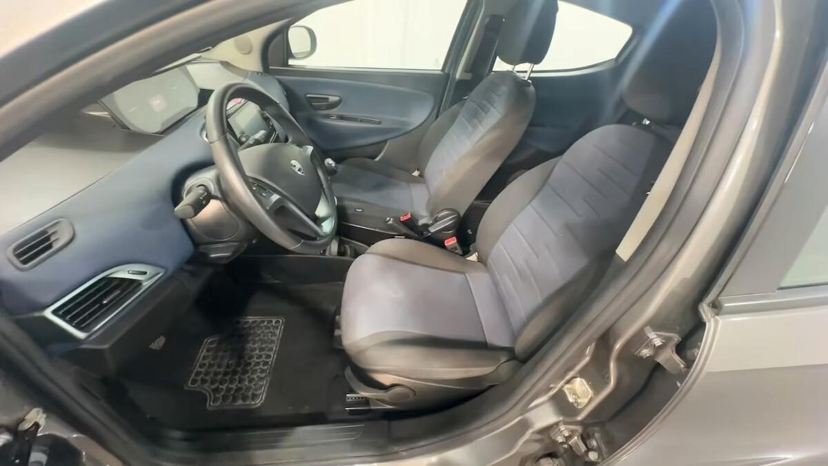 Lancia Ypsilon 1.0 FireFly 5 porte S&S Hybrid Platino