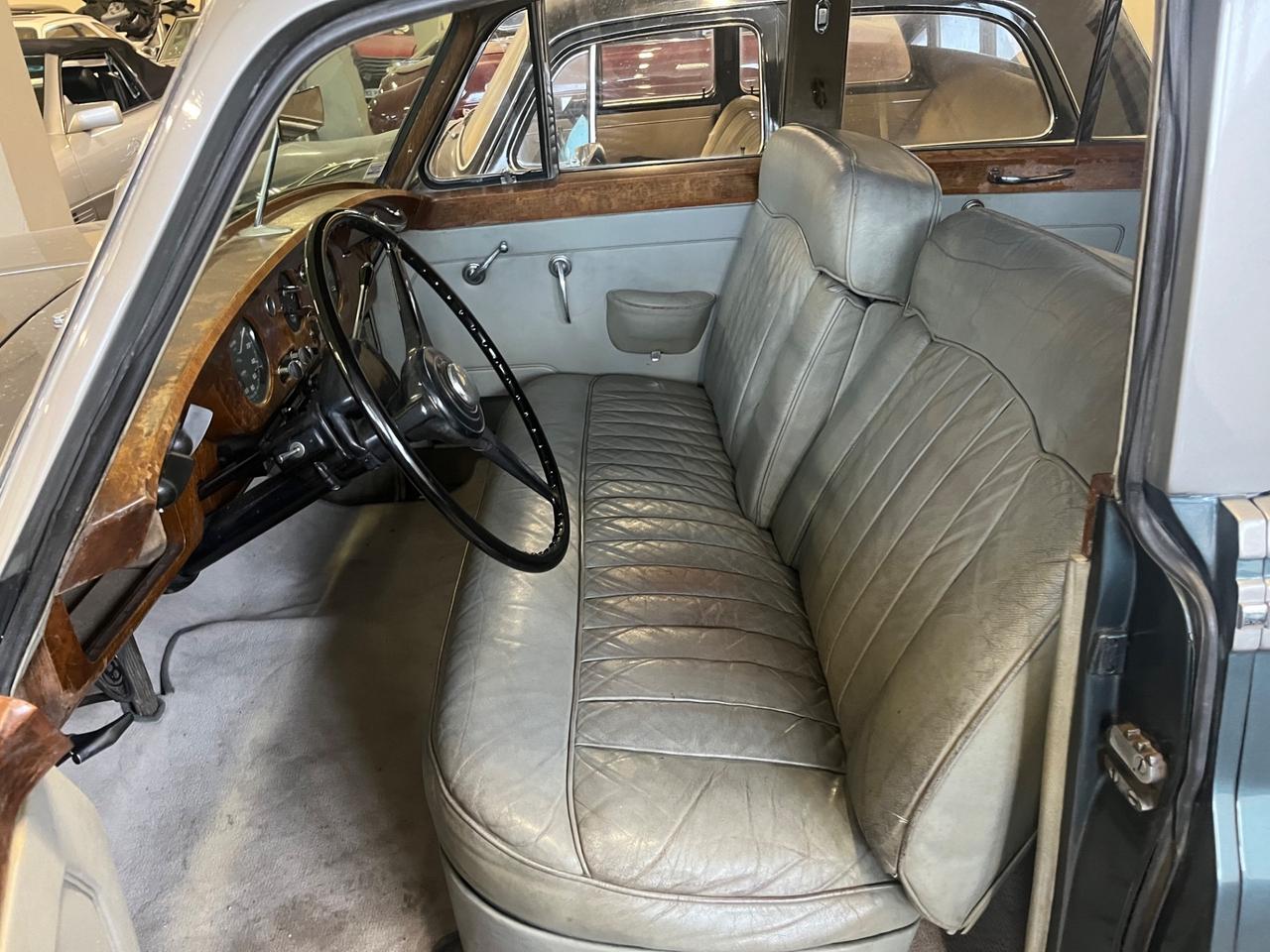 Bentley S1 Guida a SX