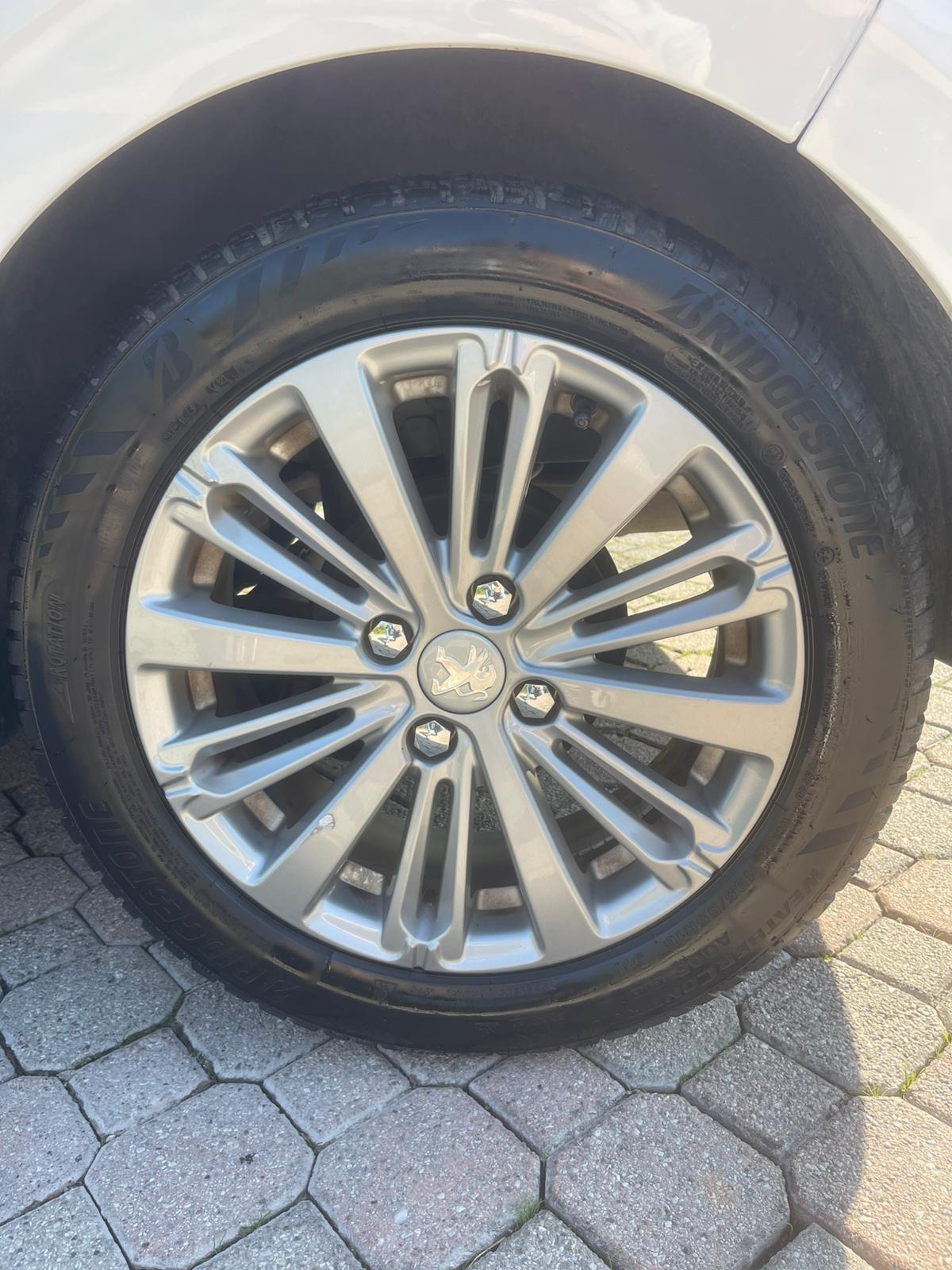 Peugeot 208 PureTech 82 5 porte Allure