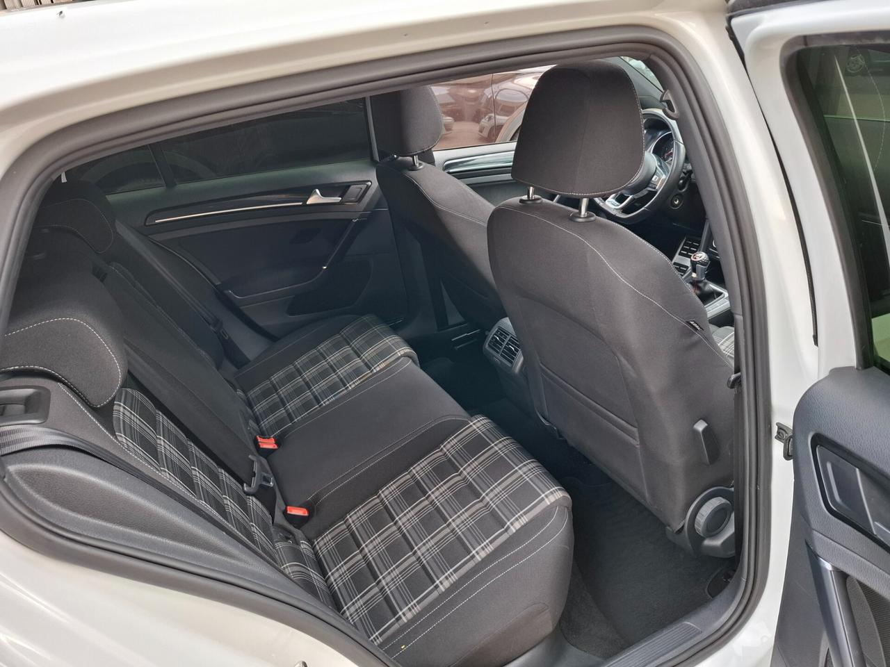 Volkswagen Golf - 2.0 TDI GTD PANO|