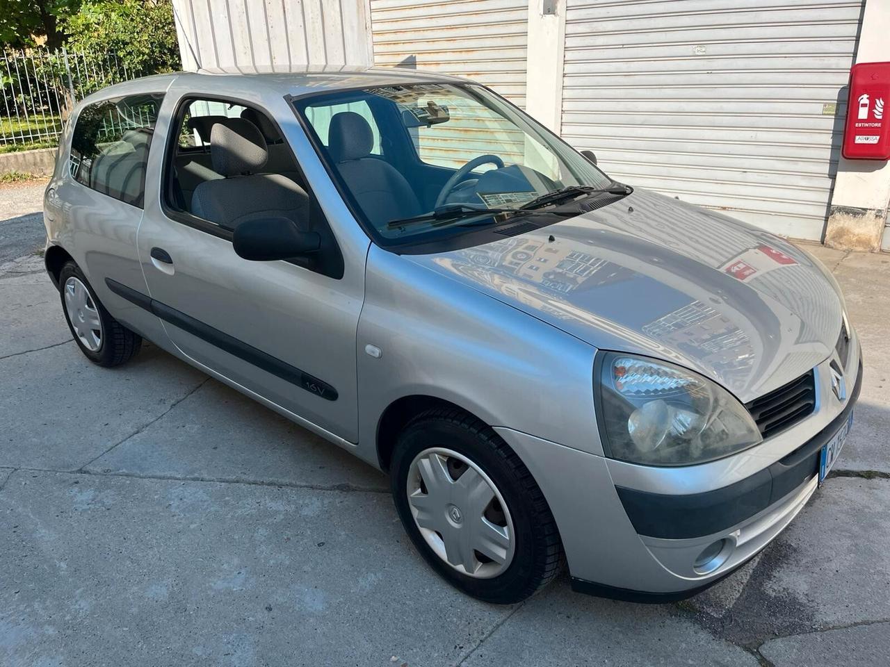 Renault Clio 1.2 16V cat 3 porte Luxe Privilège