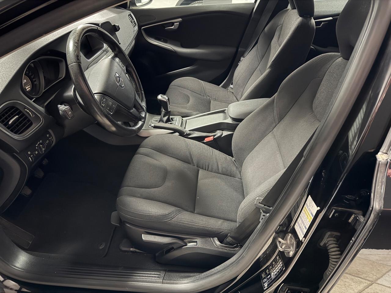 VOLVO V40 2.0 D2 (120) Cross Country Kinetic 2017