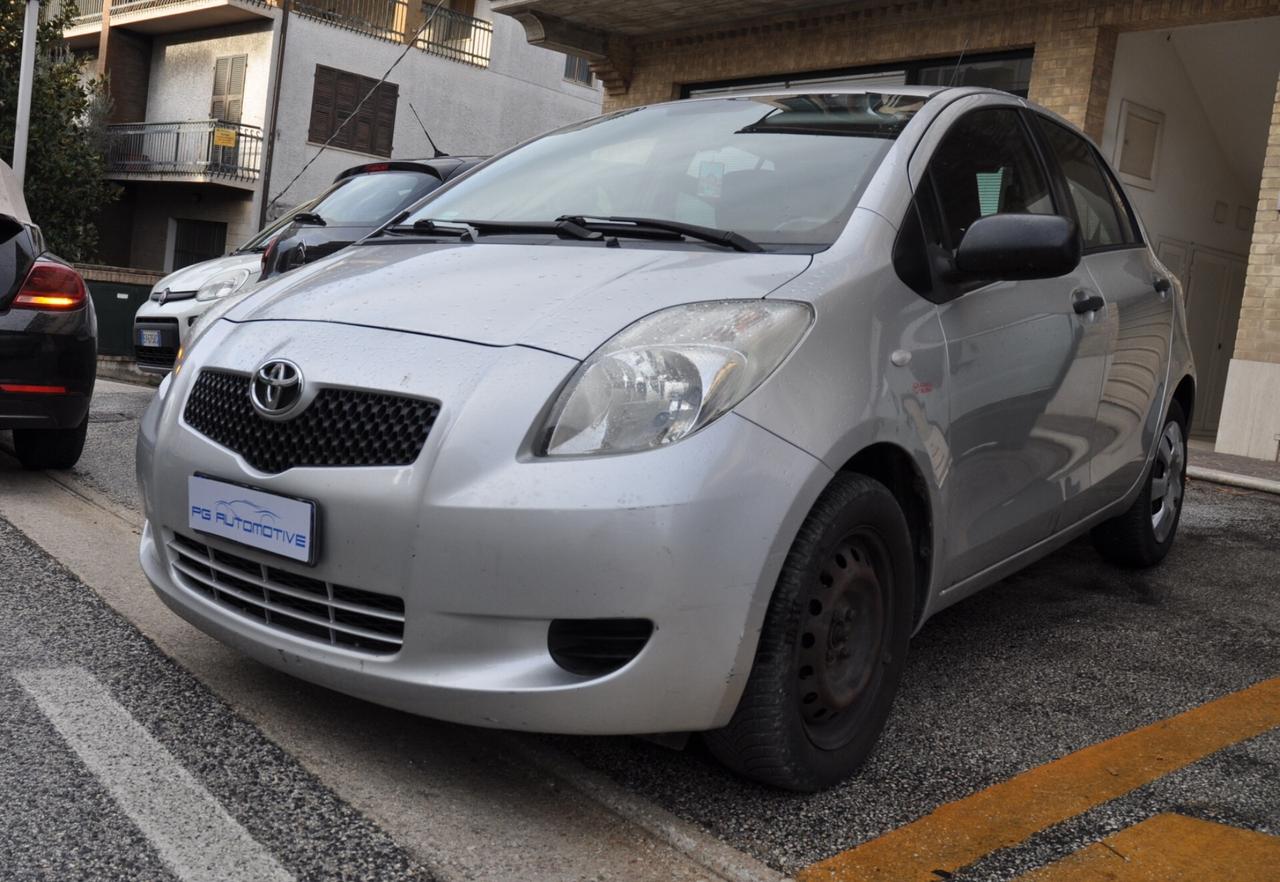 Toyota Yaris 1.0 5 porte NEOPATENTATI