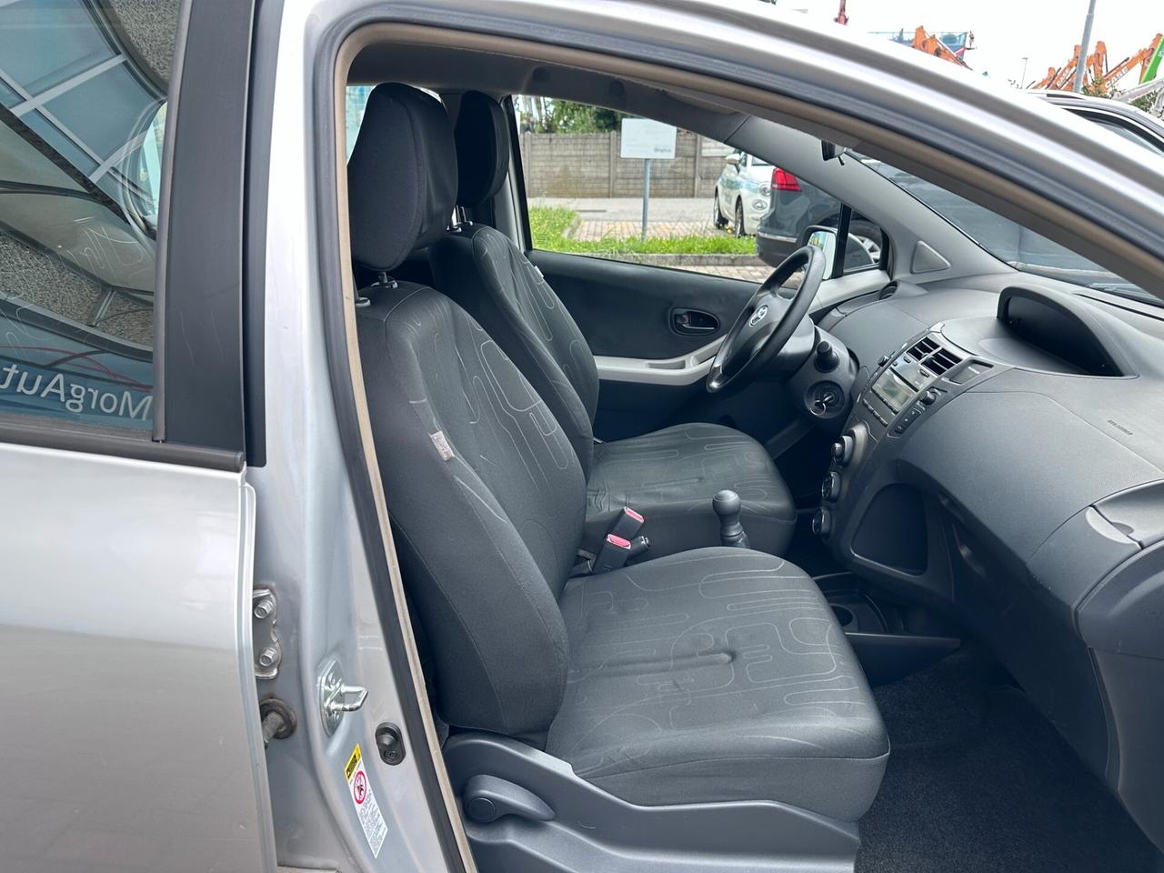 Toyota Yaris 1.0i 69CV 5PORTE! UNICO PROPRIETARIO! NEOPATENTATI