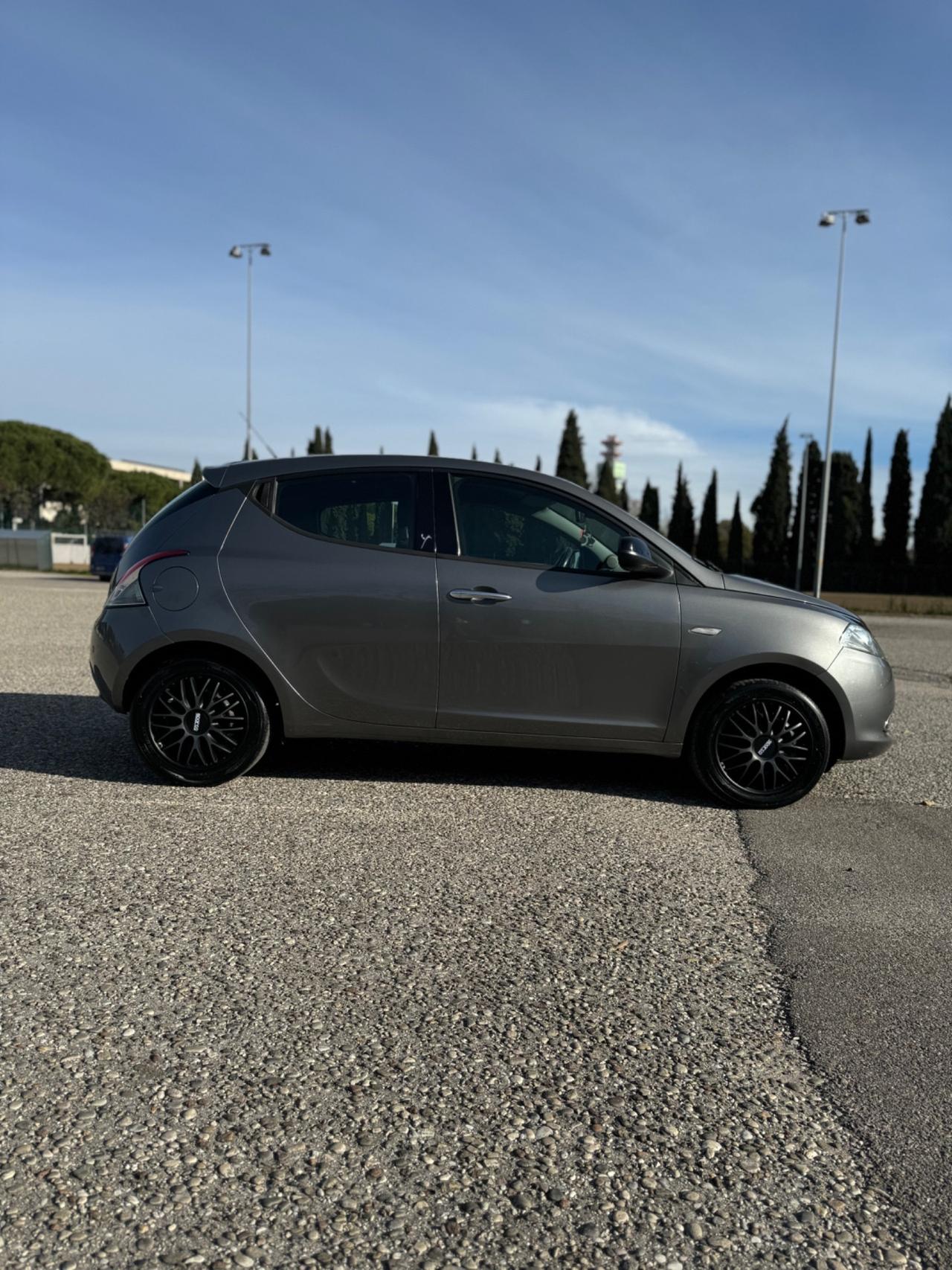 Lancia Ypsilon 1.2 69 CV 5 porte GPL Ecochic Platinum