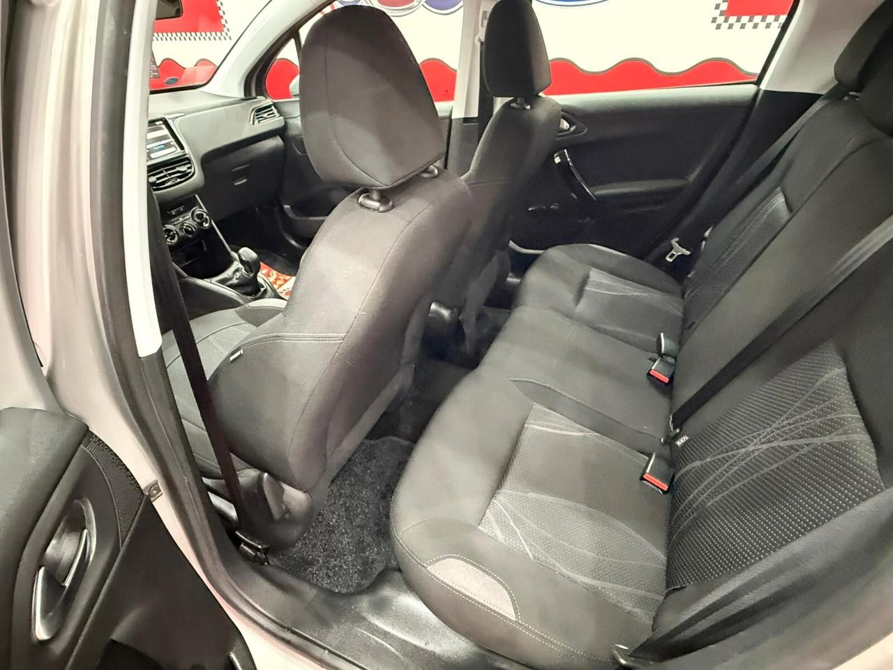 Peugeot 208 1.4 HDi 68cv Allure - 2013