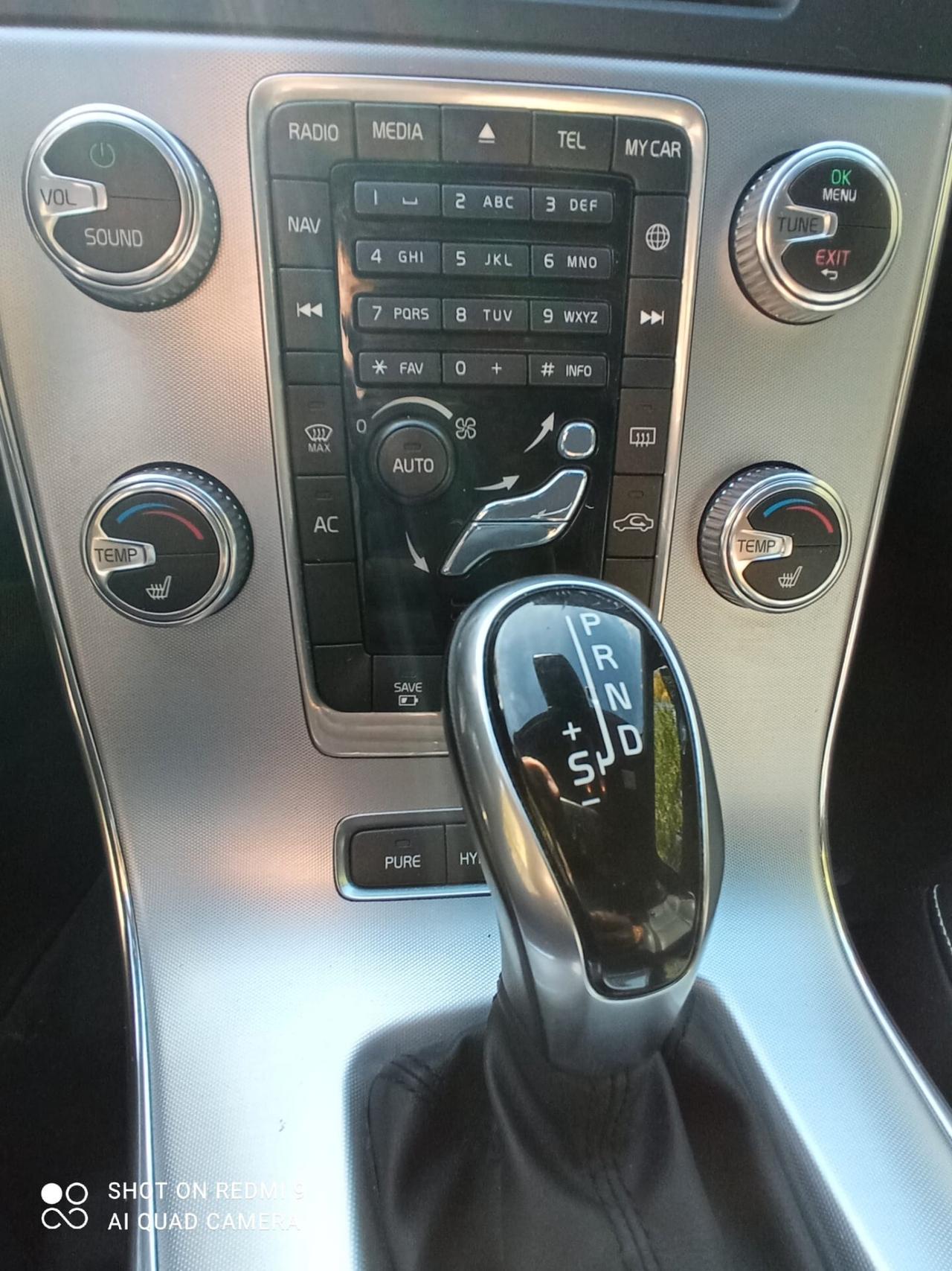 VOLVO V60 D6 Twin Engine Geartronic Momentum