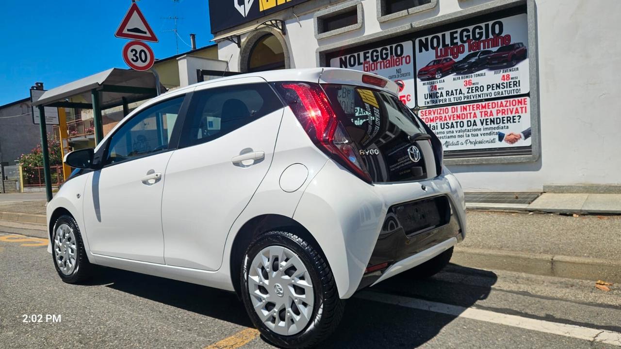 Toyota Aygo Connect 1.0 72 CV 5 porte x-play