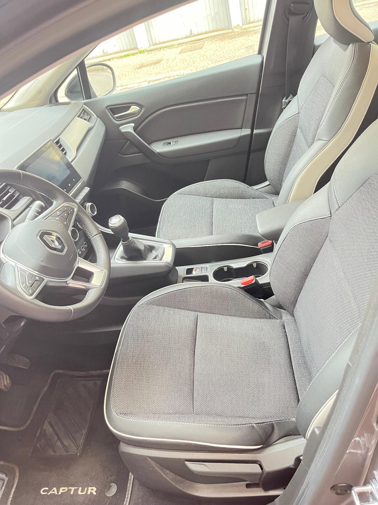 RENAULT CAPTUR 1.0 TCe ZEN BENZINA - KM 14.745 - ANCHE PER NEOPATENTATI