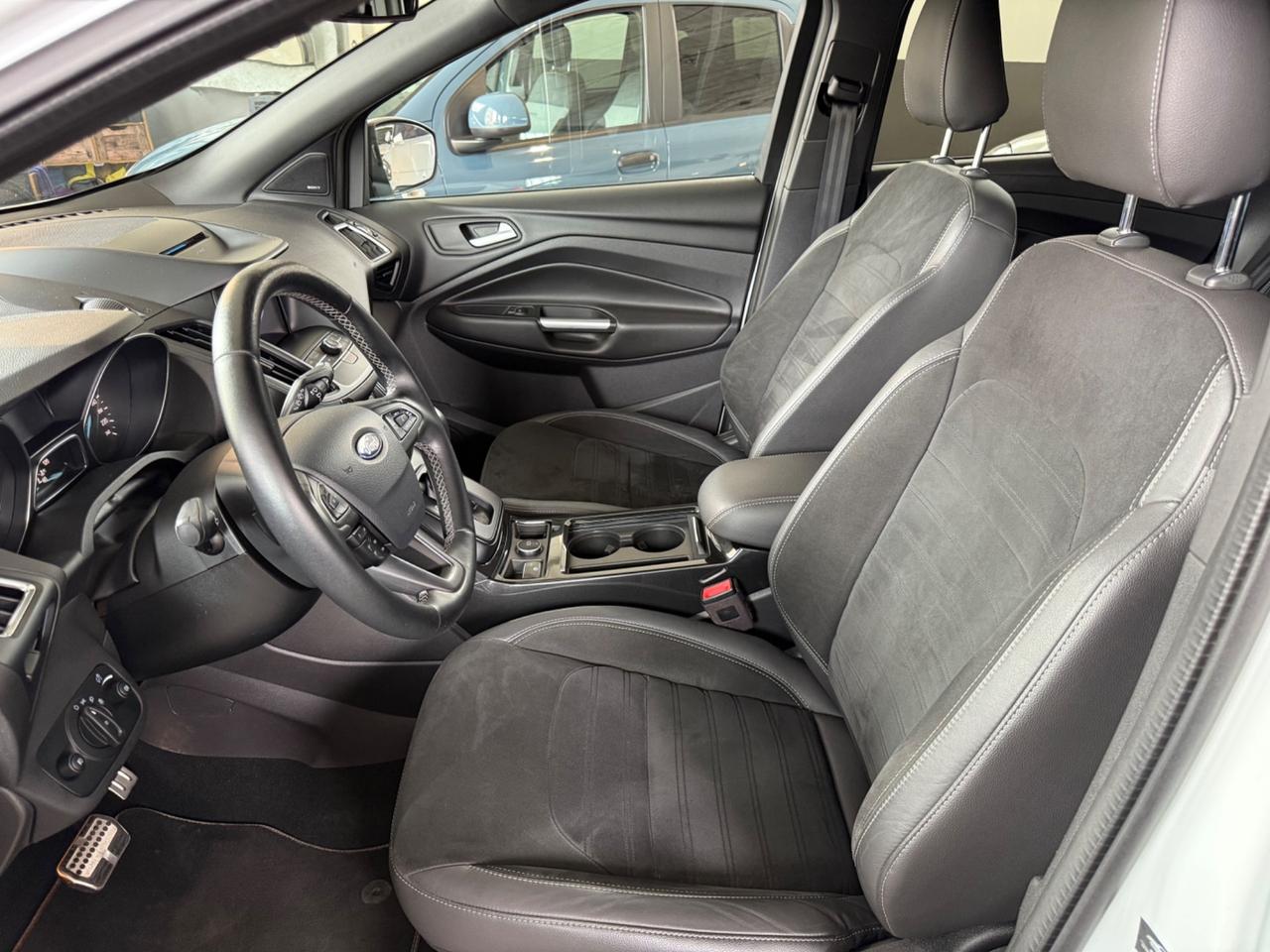 Ford Kuga 1.5 TDCI 120 CV S&S 2WD Powershift ST-Line