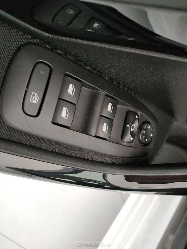 Peugeot 208 208 5p 1.2 puretech Allure 82cv