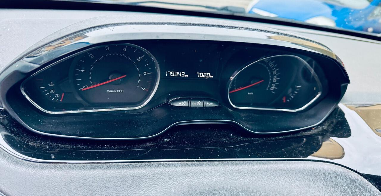 Peugeot 208 1.2 5porte Allure Ok Neopatentati