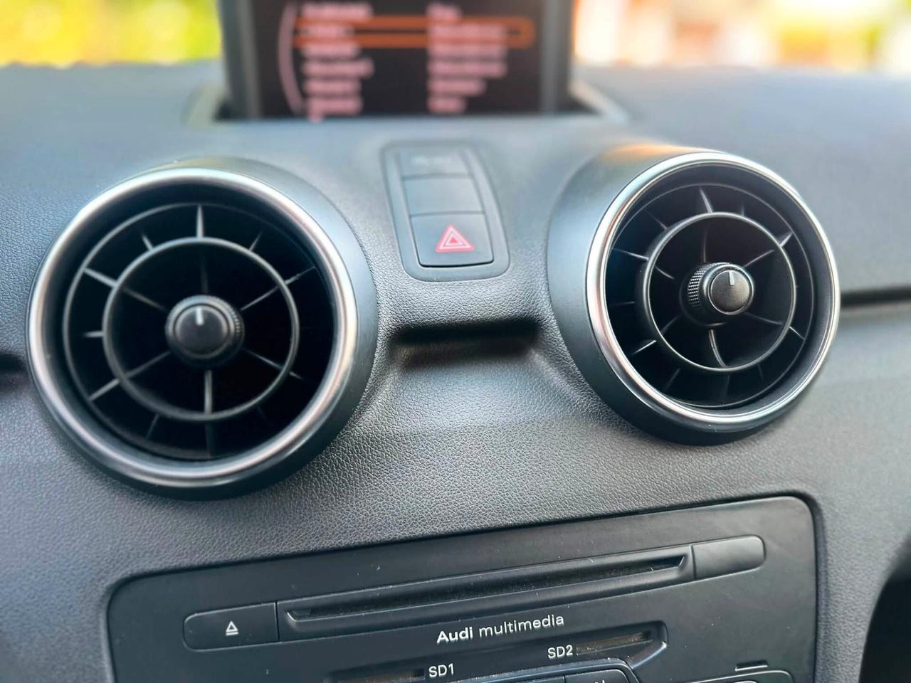 Audi A1 1.6 TDI Attraction NEOPATENTATI