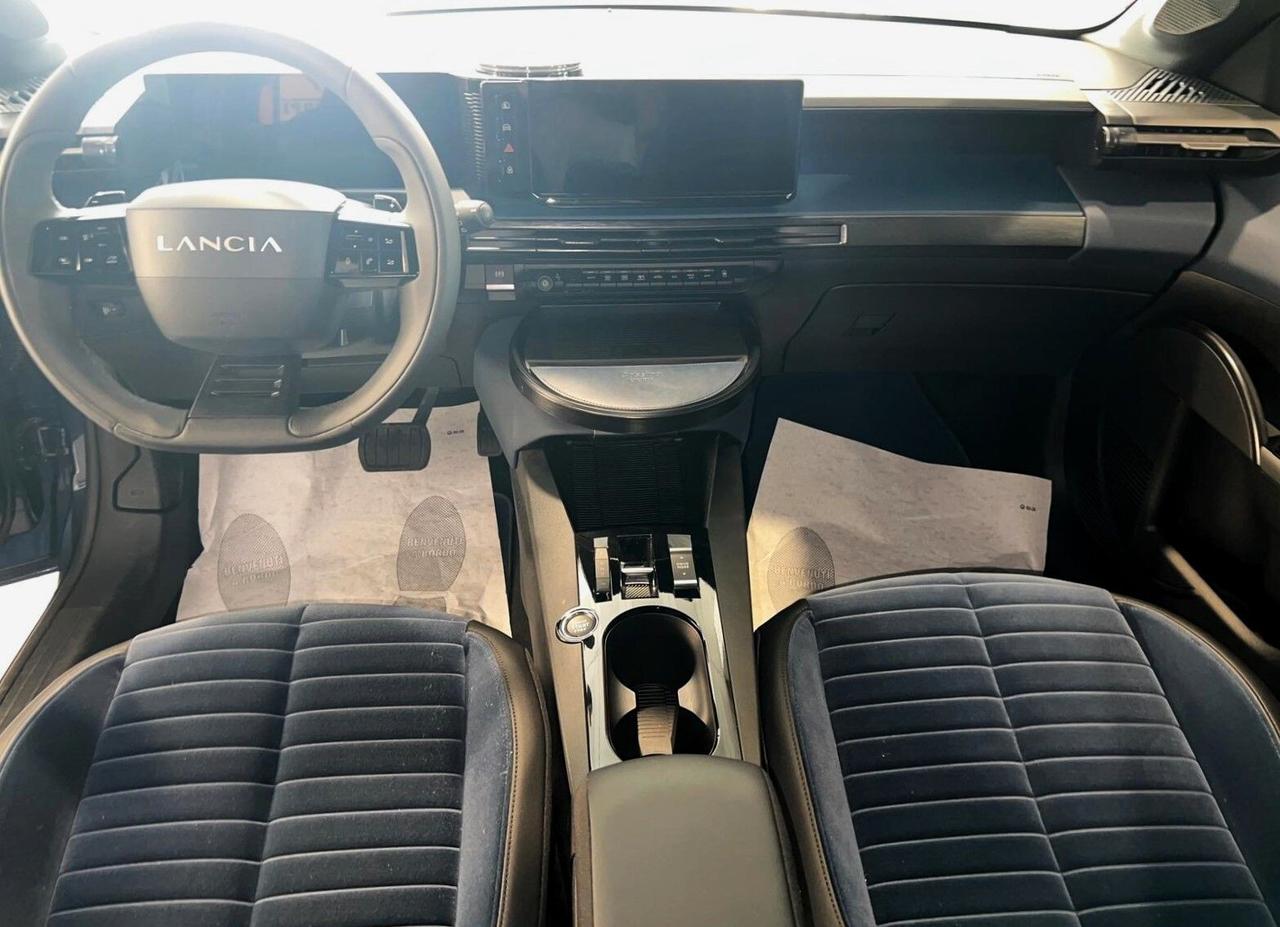 Lancia Ypsilon Hybrid e-DCT Edizione Cassina