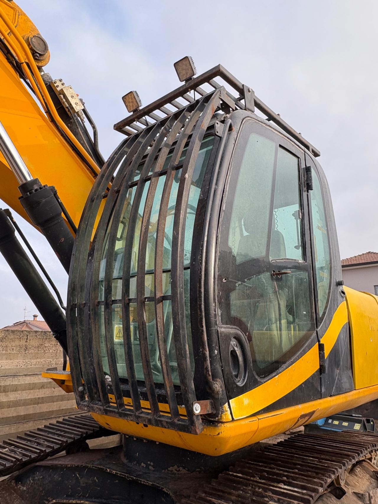 Escavatore JCB JS235HD