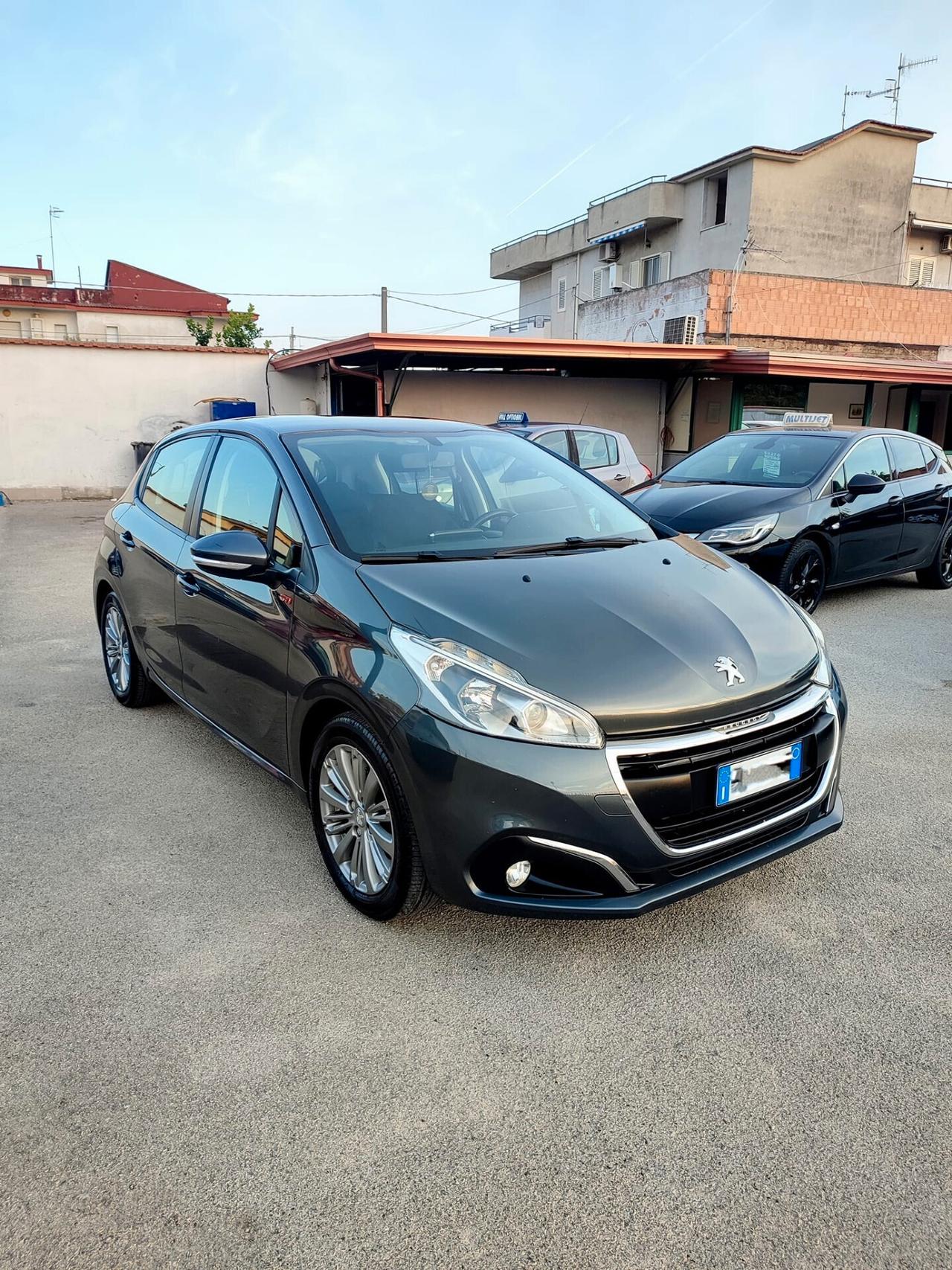 Peugeot 208 PureTech 82 5 porte Allure