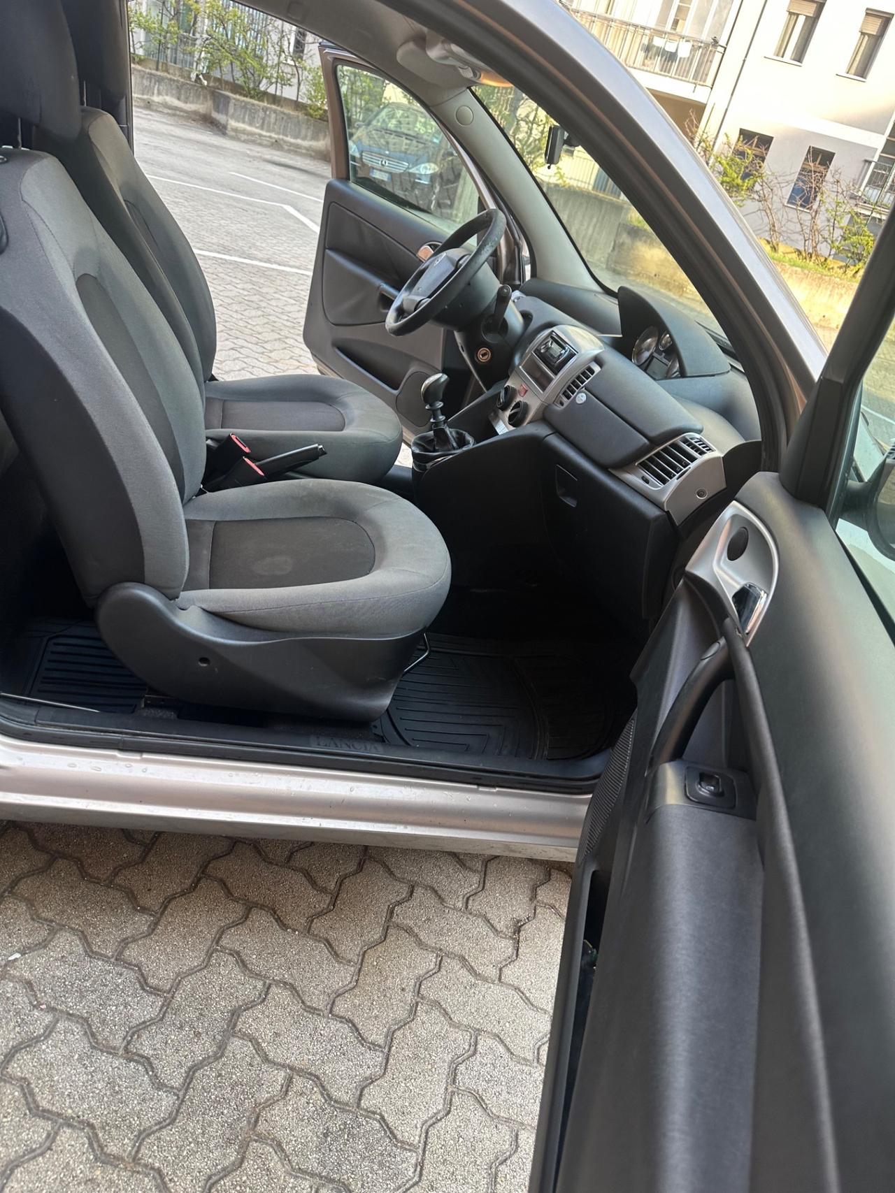 Lancia Ypsilon 1.2 69 CV Platinum