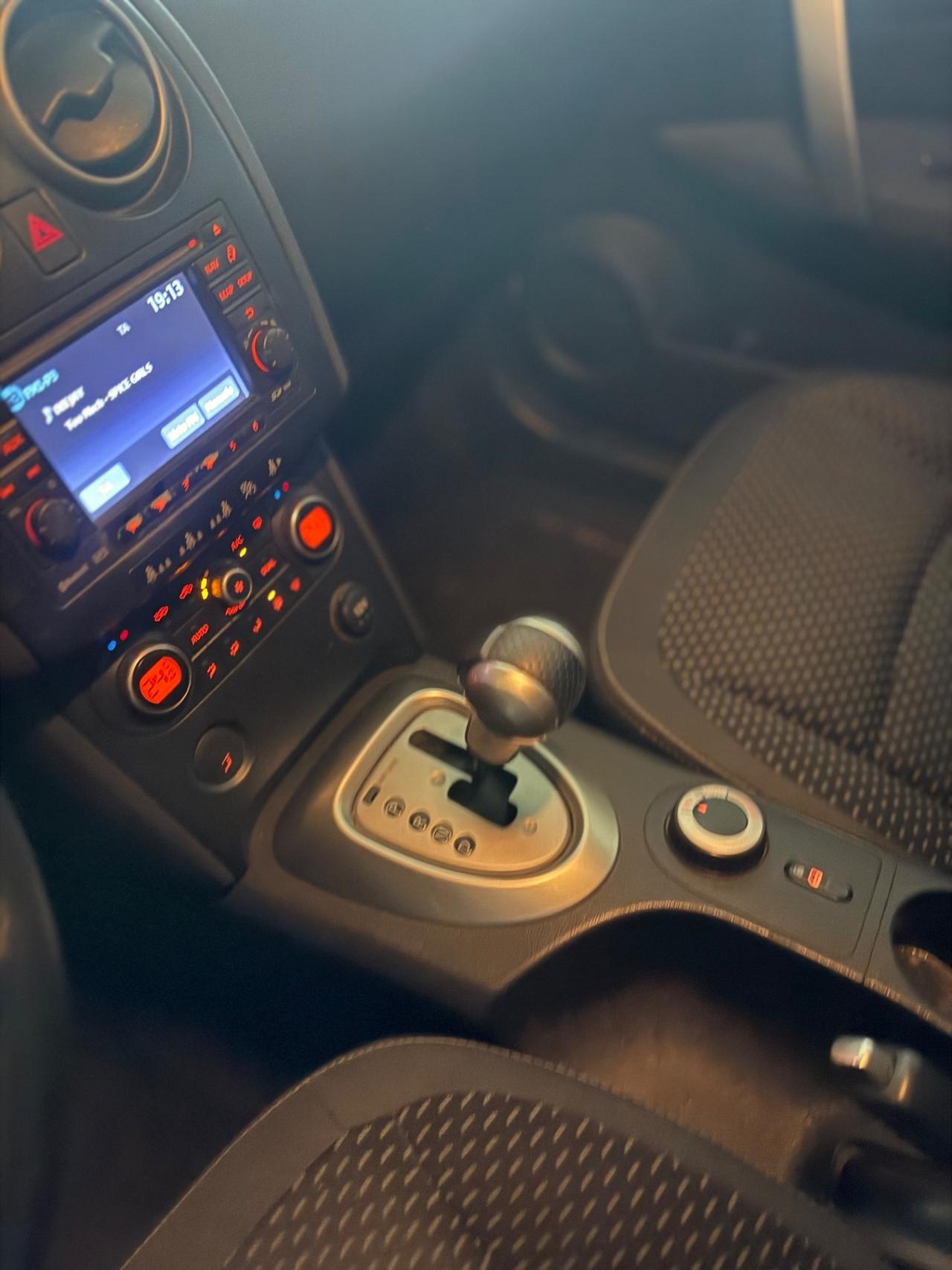 Nissan Qashqai Qashqai+2 2.0 4WD dCi DPF Tekna