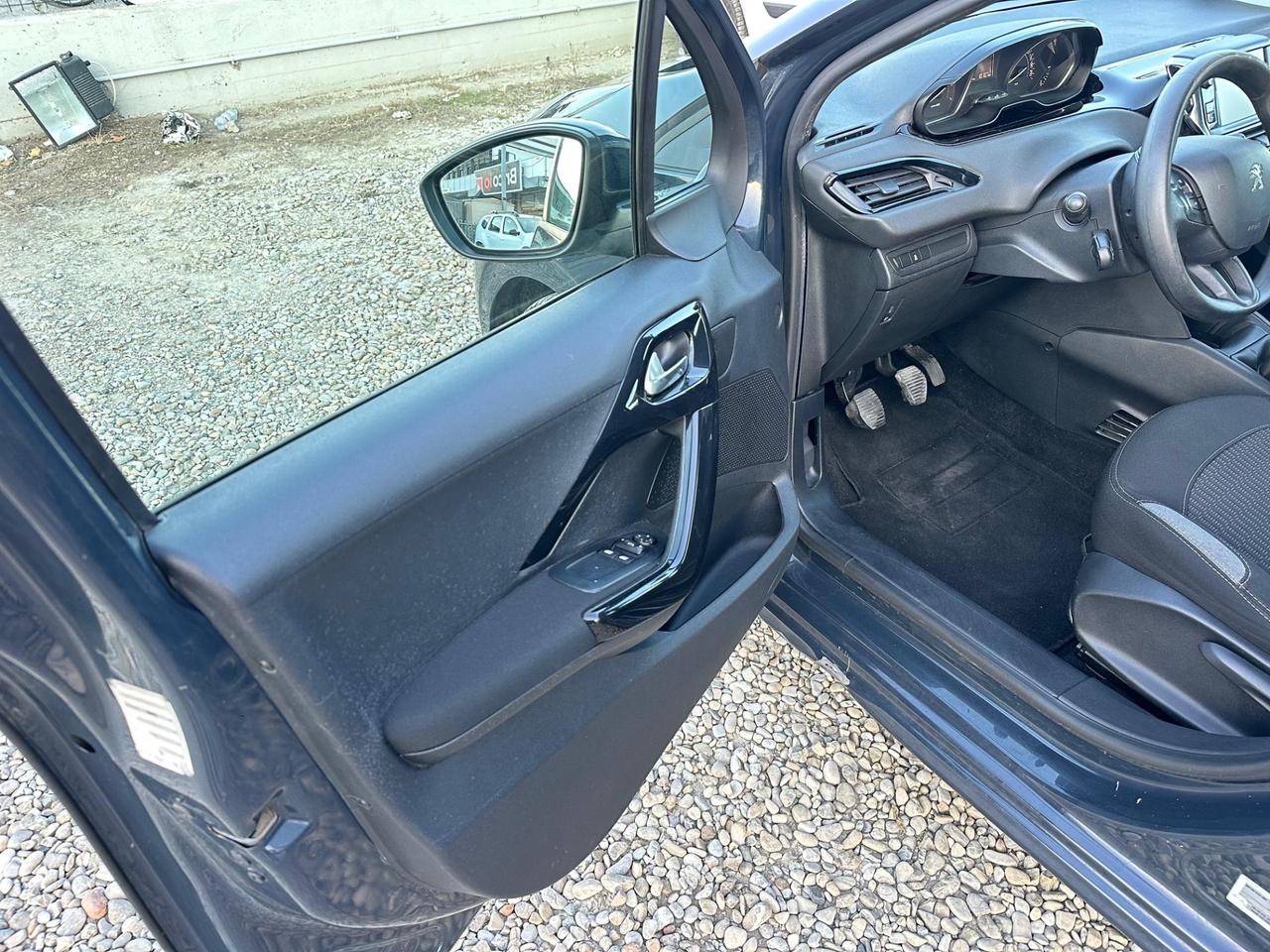 Peugeot 208 PureTech 82 5 porte Allure Neopatentati