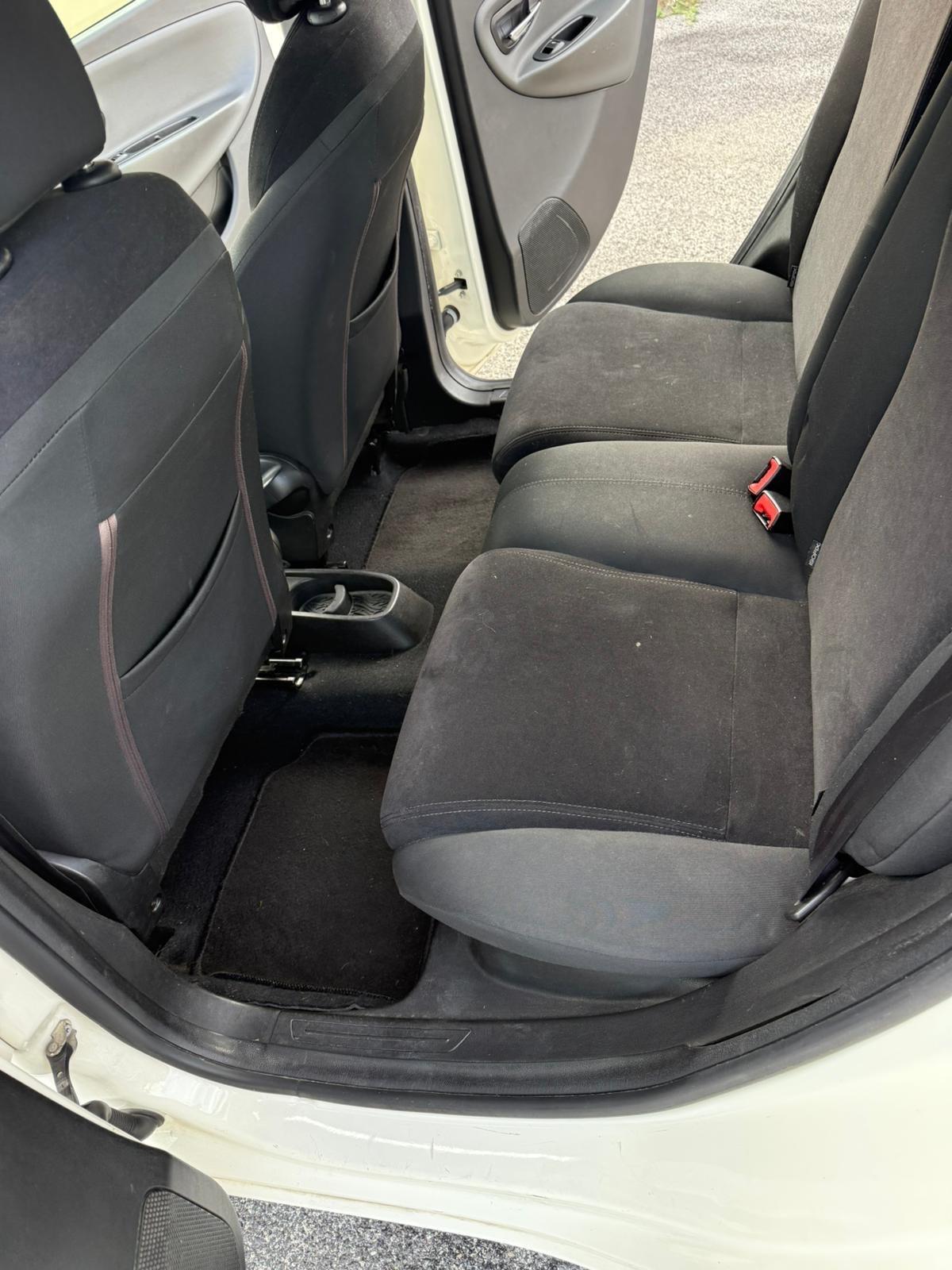 Lancia Ypsilon 1.2 69 CV Unyca