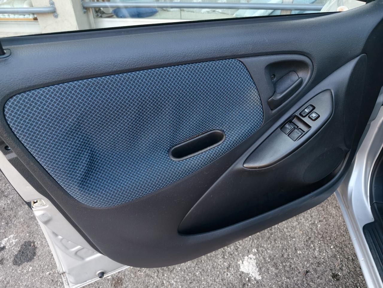 Toyota Yaris 1.0i 16V cat 5 porte Expo