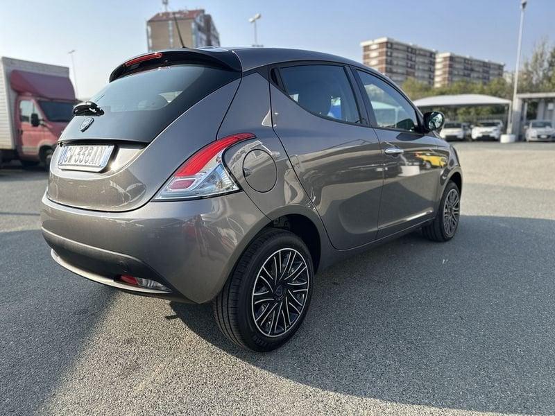 Lancia Ypsilon 1.0 FireFly 5 porte S&S Hybrid Oro