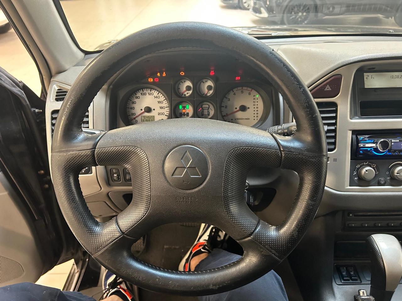 Mitsubishi Pajero 3p 3.2 tdi 16v di-d Invite