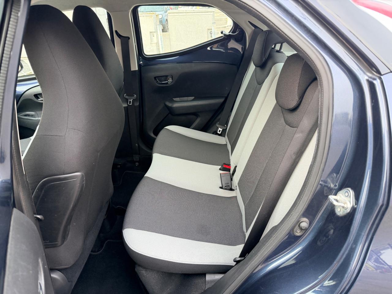 Toyota Aygo 1.0 VVT-i 69 CV 5 porte x-play