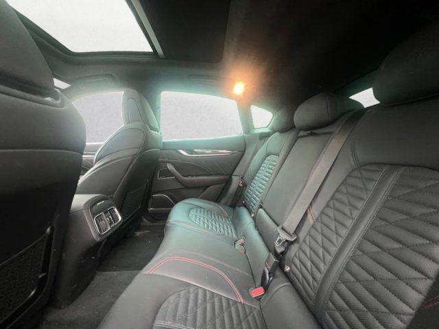 MASERATI Levante V8 580 CV AWD Trofeo