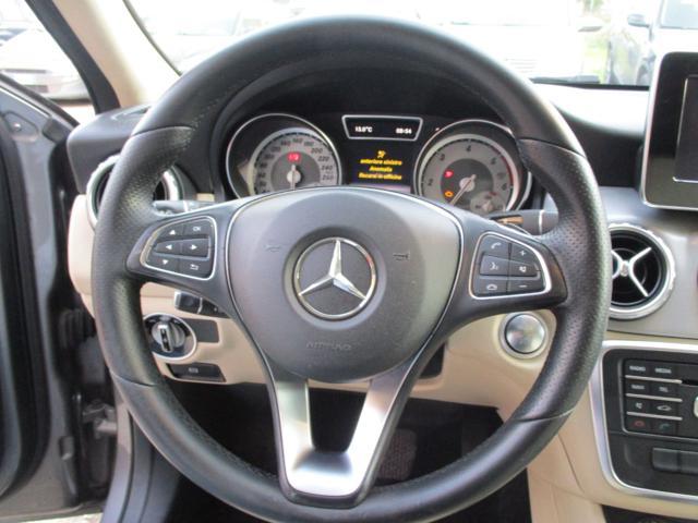 MERCEDES-BENZ GLA 200 d Automatic Sport