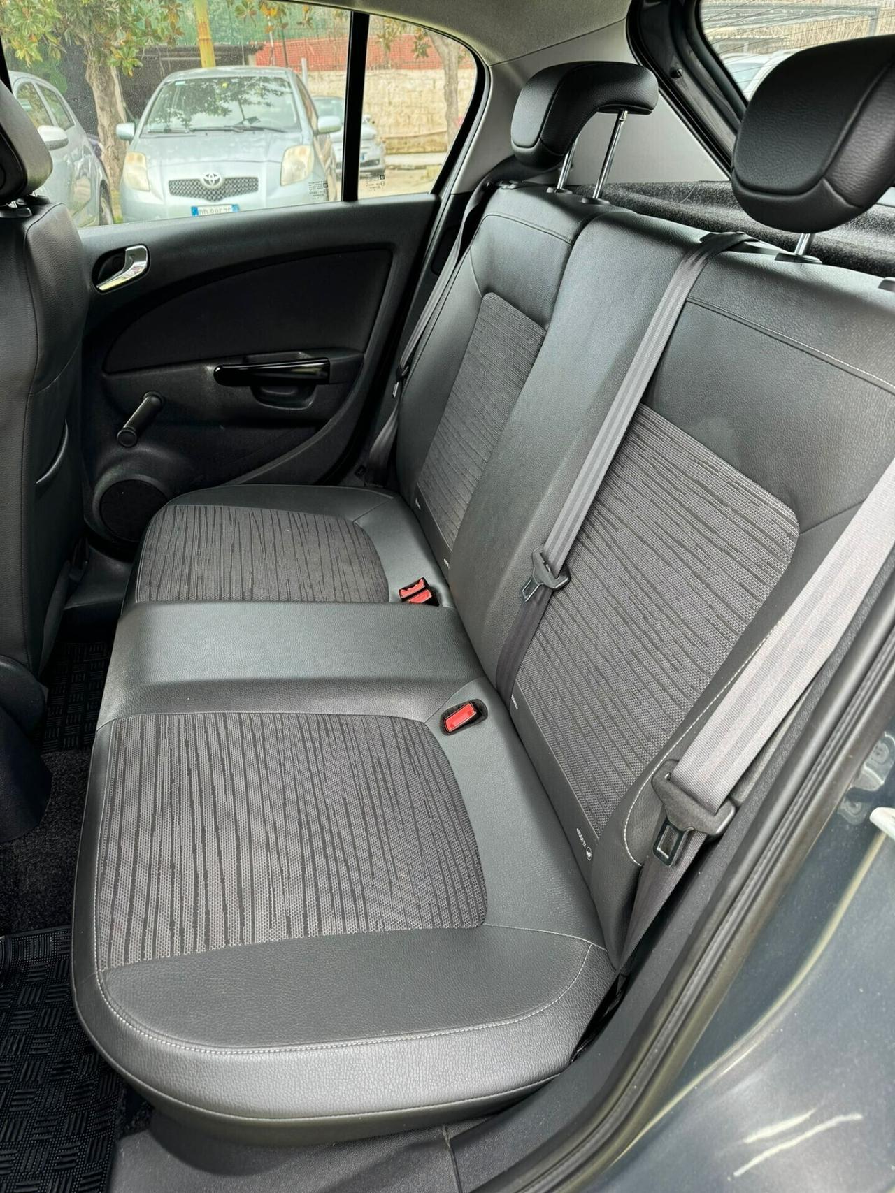 Opel Corsa 1.2 5 porte